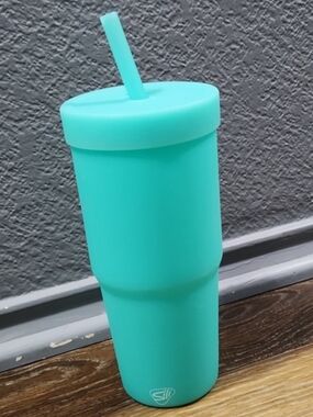 NWOT RETIRED Silipint 32 oz Straw Tumbler Aqua Light Blue Green Turquoise Teal